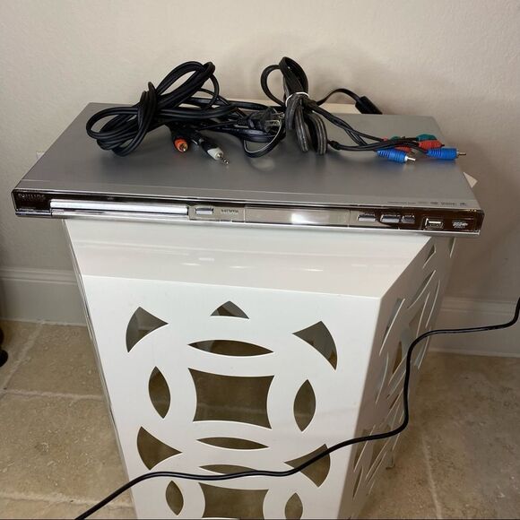 Philips DVD Player - Picture 2 of 9